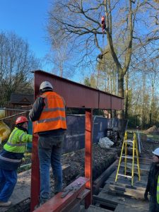 Erecting cantilever Steel Beam with mobile crane